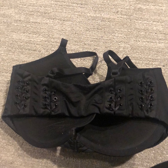 Lace Up Victoria’s Secret Very Sexy Bra 32DDD - Picture 2 of 2